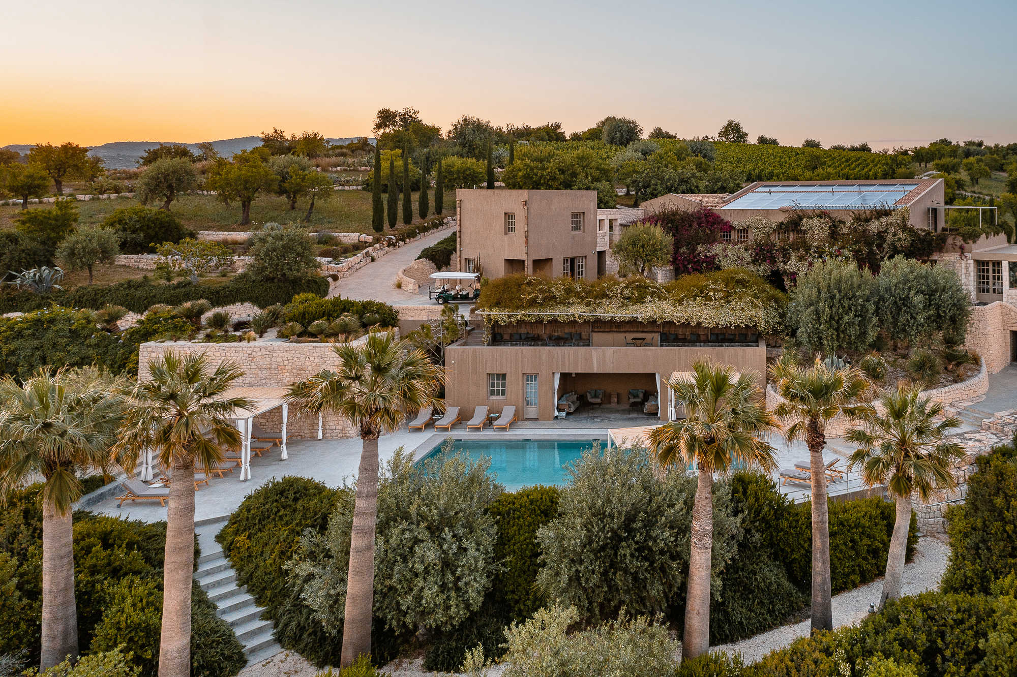 Villadorata Country House, vista aerea della tenuta e della piscina